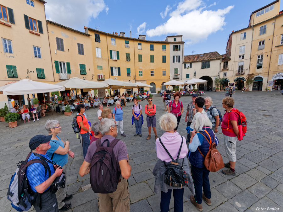 Wandergruppe in Lucca