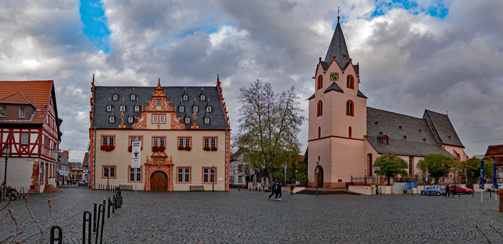 Historischer Marktplatz mit Renaissance Rathaus