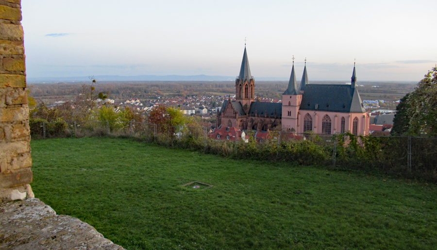 Katharinenkirche in Oppenheim von der Burgruine Landskron aus