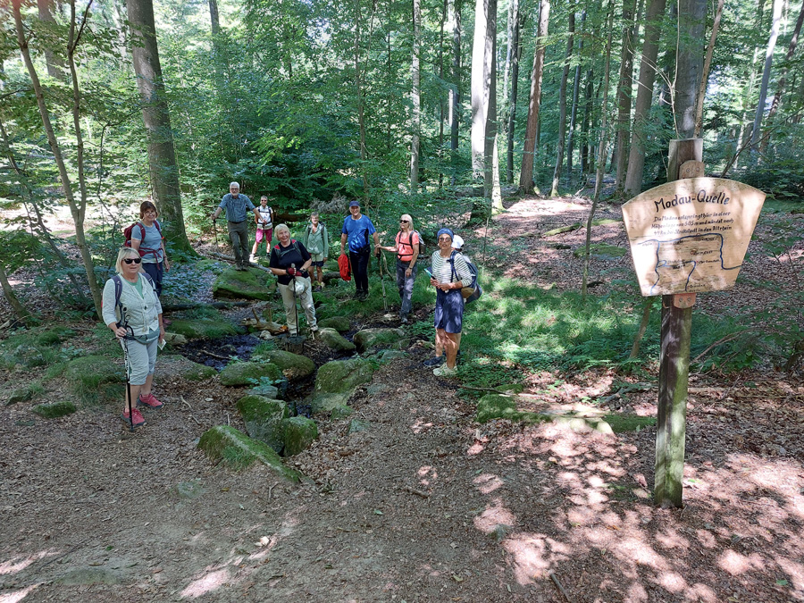Wandergruppe an der Modauquelle am 17.08.2025
