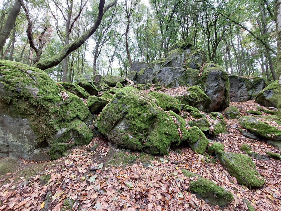 Felsformation-Magnetsteine